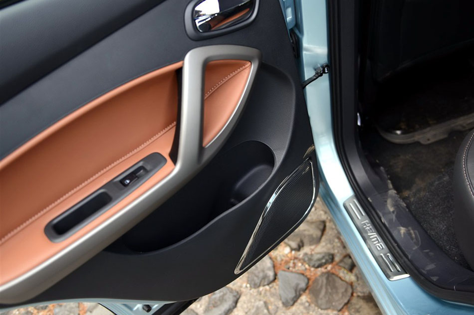 2015款 1.5T CVT智尊型 座椅空间