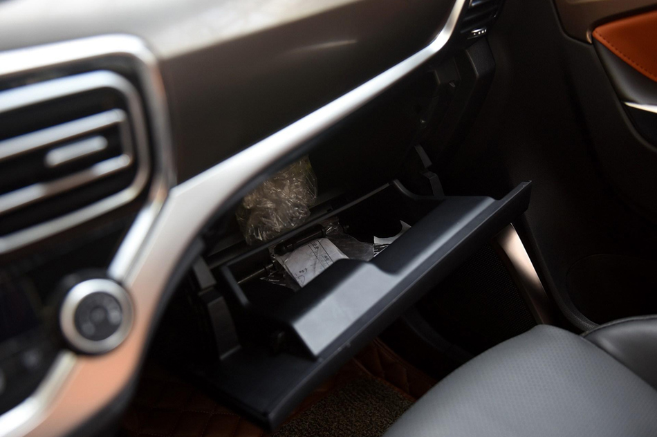 2019款 230T 自动智联旗舰型 内饰