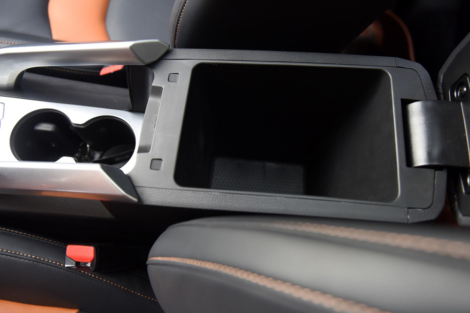 2019款 230T 自动智联旗舰型 座椅空间