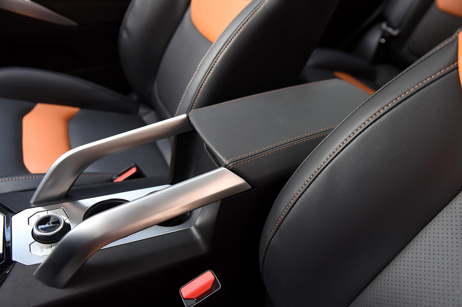 2019款 230T 自动智联旗舰型 座椅空间