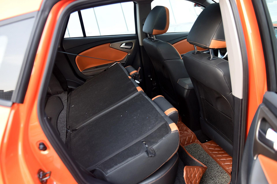 2019款 230T 自动智联旗舰型 座椅空间