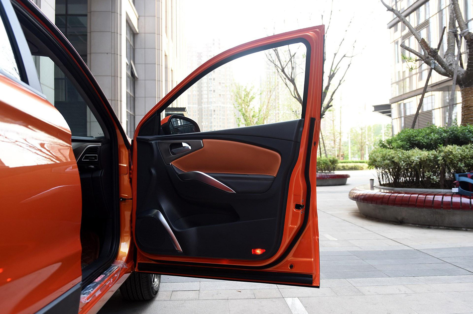 2019款 230T 自动智联旗舰型 座椅空间