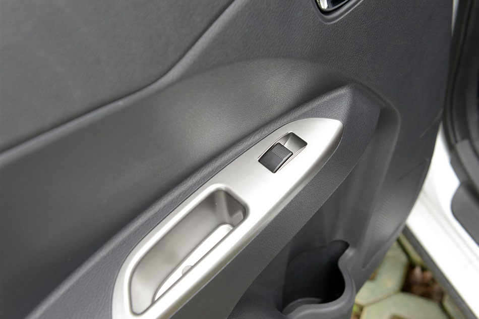 2014款 1.5L 手动豪华型 座椅空间