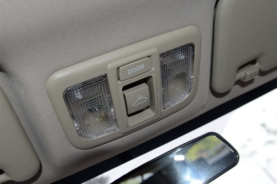 2014款 1.5L 手动豪华型 座椅空间