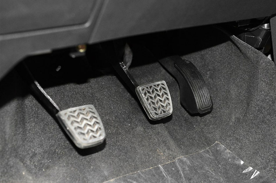 2014款 1.5L 手动豪华型 座椅空间