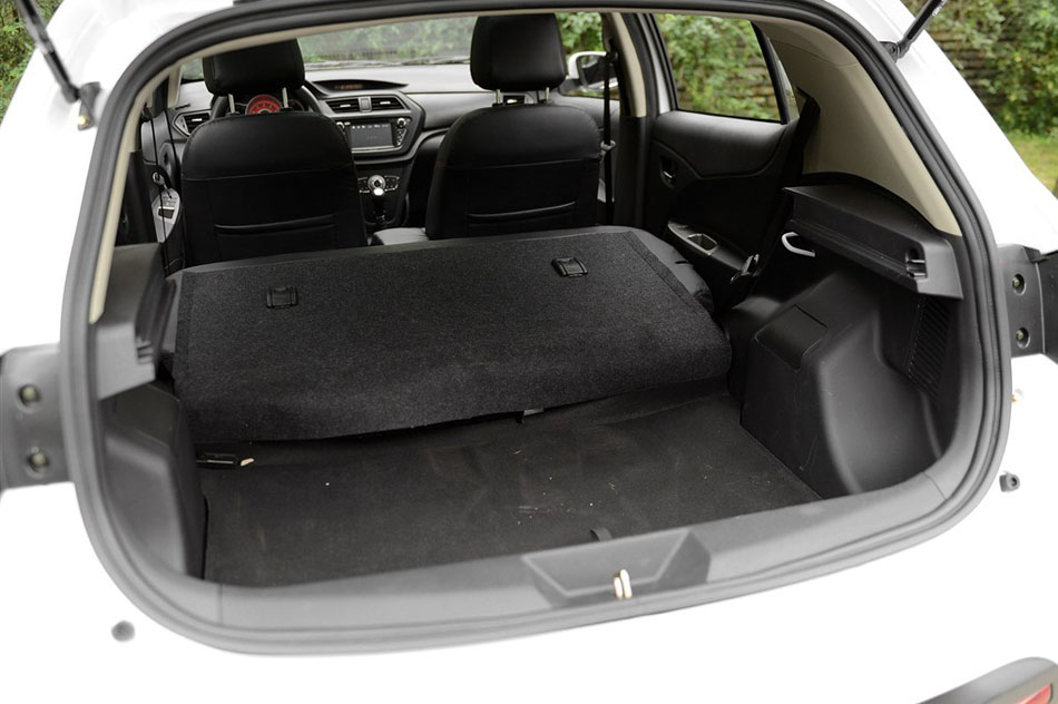 2014款 1.5L 手动豪华型 座椅空间