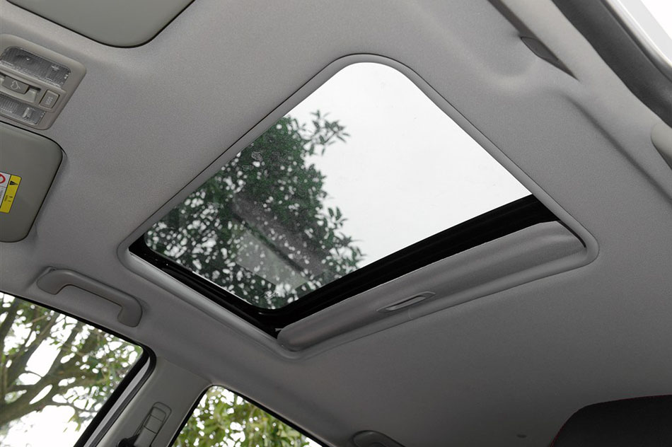 2014款 1.5L 手动豪华型 座椅空间