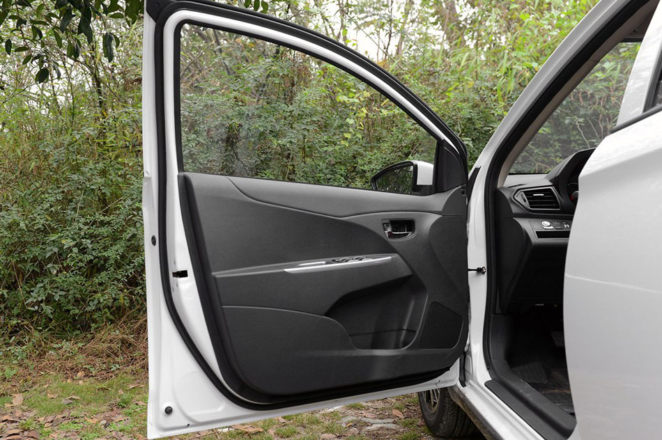 2014款 1.5L 手动豪华型 座椅空间