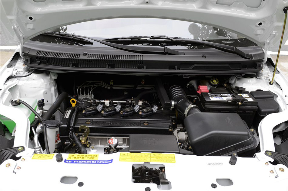 2014款 1.5L 手动豪华型 引擎底盘
