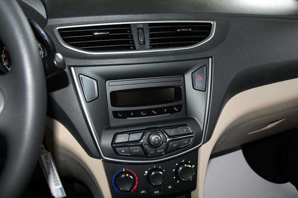 2015款 1.5L 手动够真版 内饰