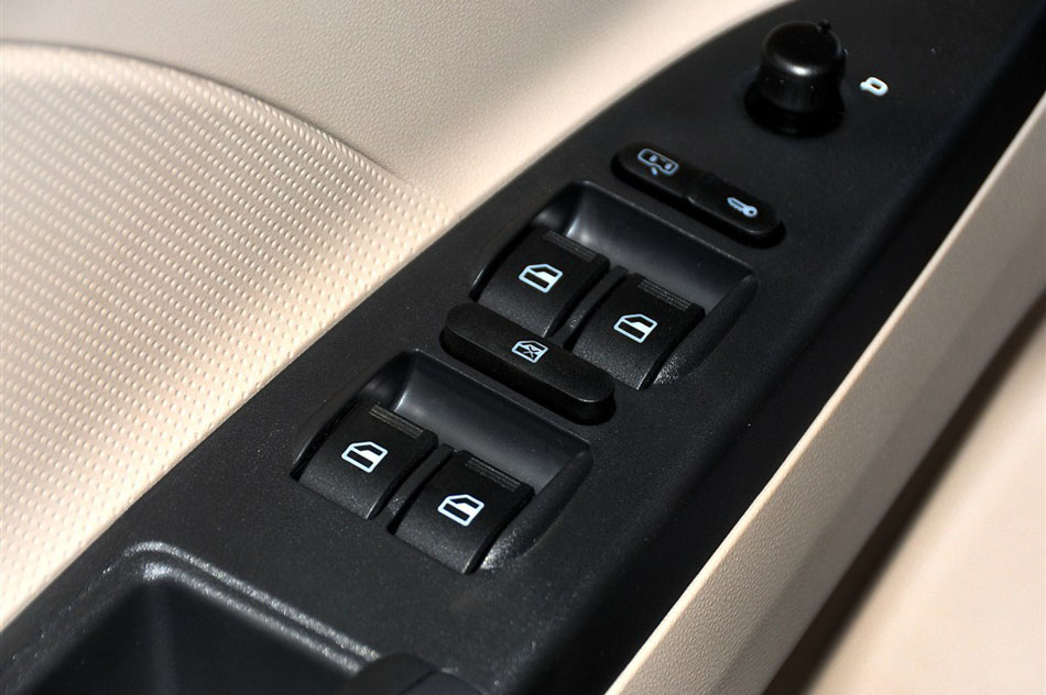 2015款 1.5L 手动够真版 空间