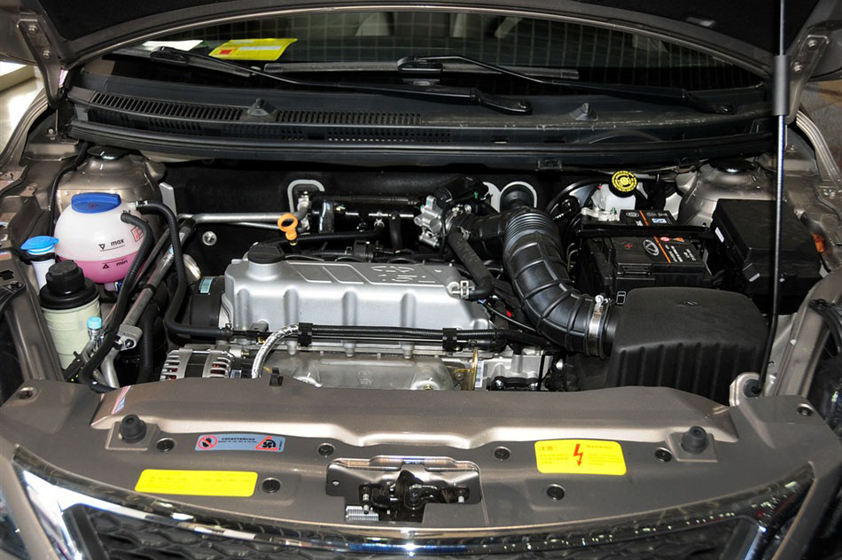 2015款 1.5L 手动够真版 引擎底盘