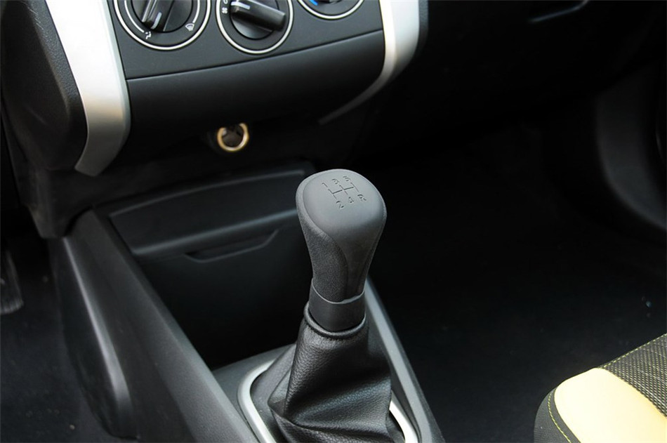 2014款 1.6L MT 手动炫酷版 内饰