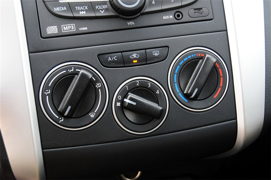 2014款 1.6L MT 手动炫酷版 内饰