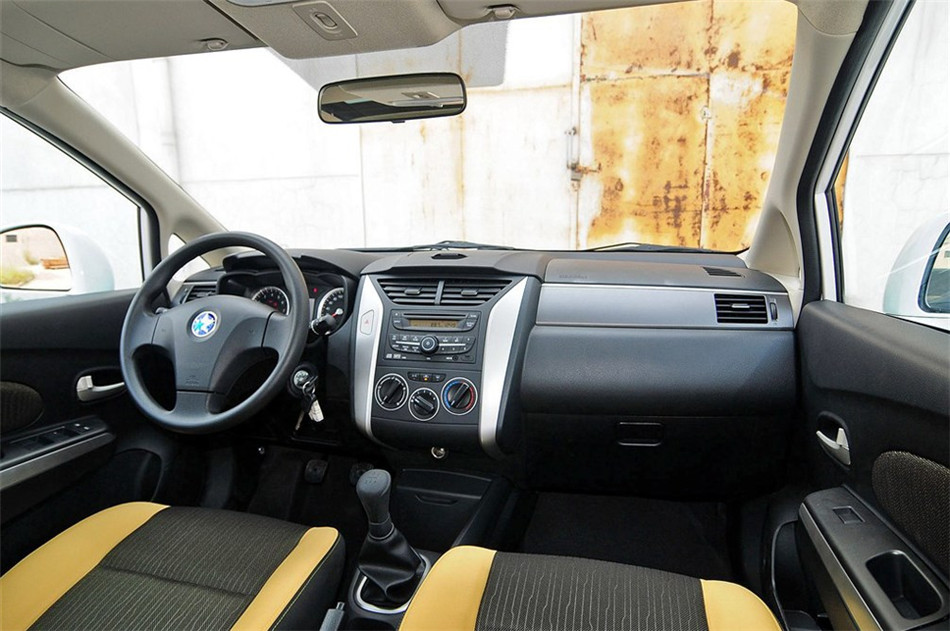 2014款 1.6L MT 手动炫酷版 内饰