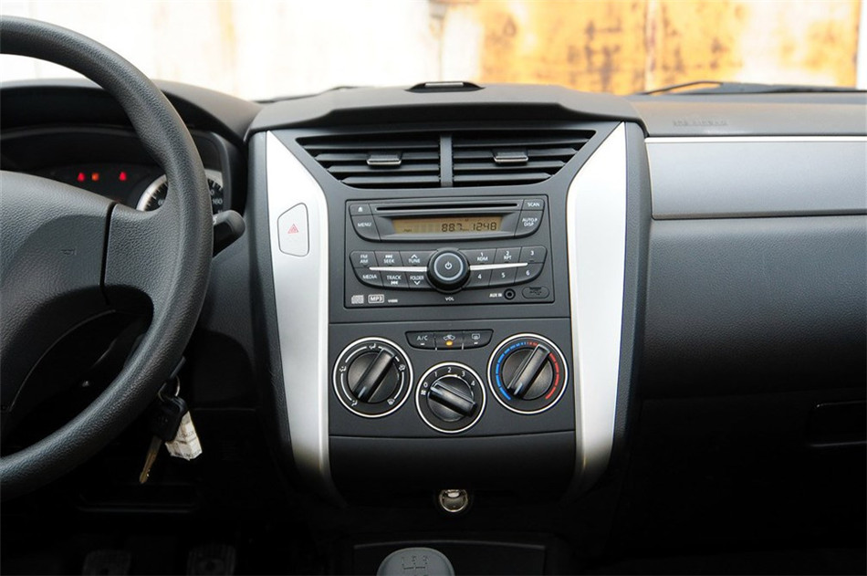 2014款 1.6L MT 手动炫酷版 内饰