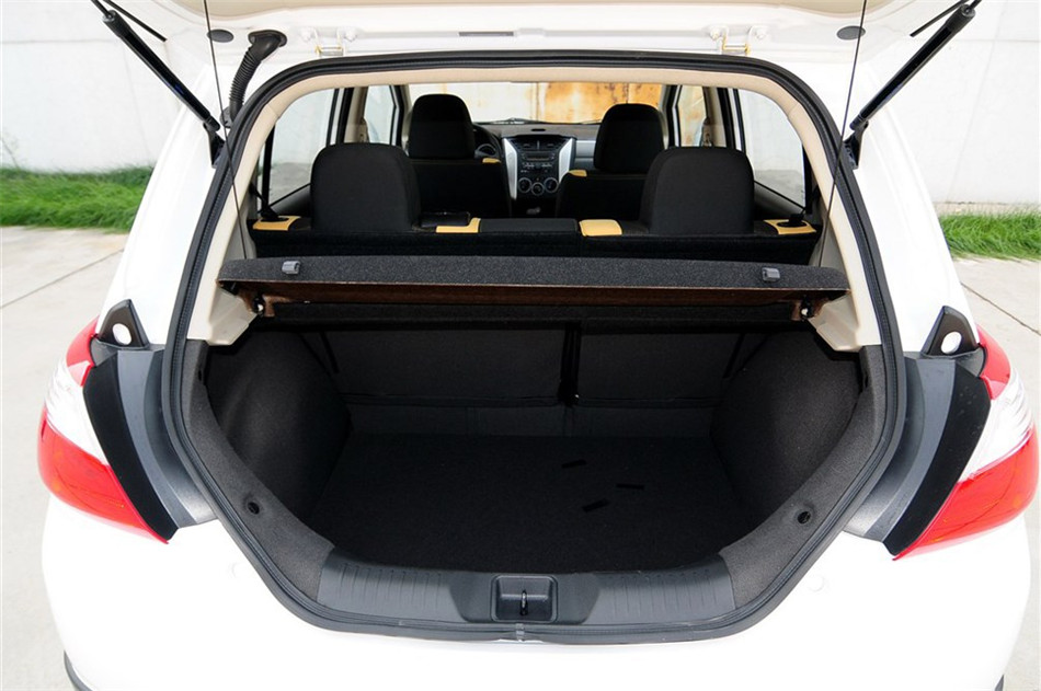 2014款 1.6L MT 手动炫酷版 座椅空间