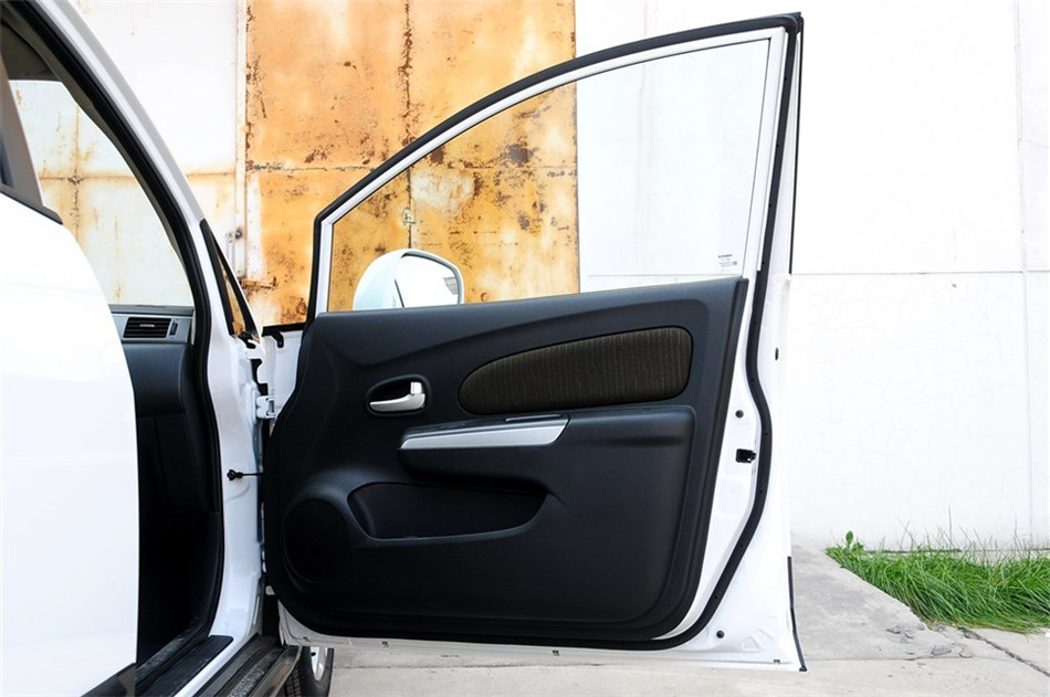 2014款 1.6L MT 手动炫酷版 座椅空间