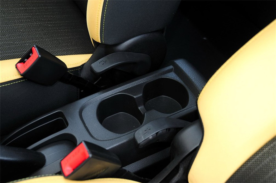 2014款 1.6L MT 手动炫酷版 座椅空间