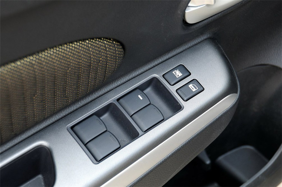 2014款 1.6L MT 手动炫酷版 座椅空间