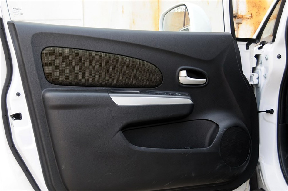 2014款 1.6L MT 手动炫酷版 座椅空间