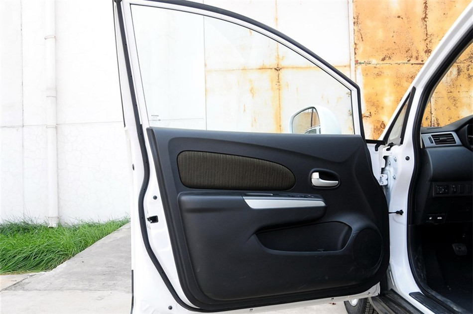 2014款 1.6L MT 手动炫酷版 座椅空间