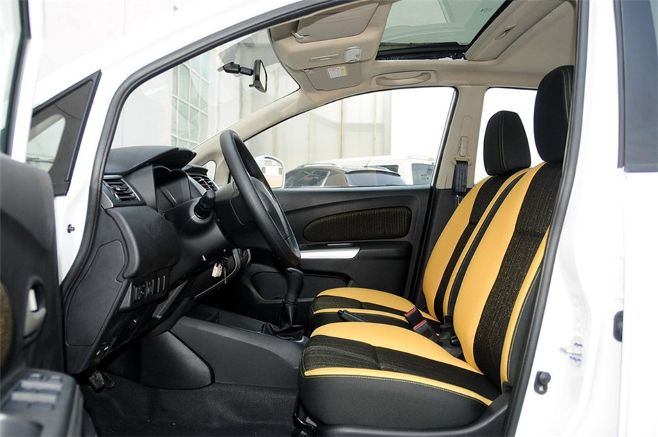 2014款 1.6L MT 手动炫酷版 座椅空间