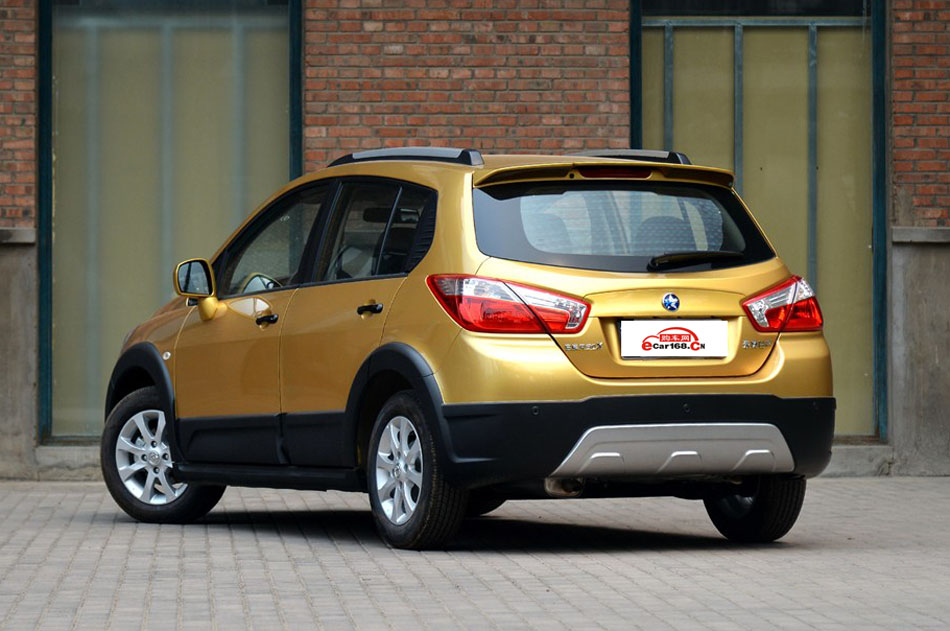 2015款 1.6L 手动北斗导航版 外观