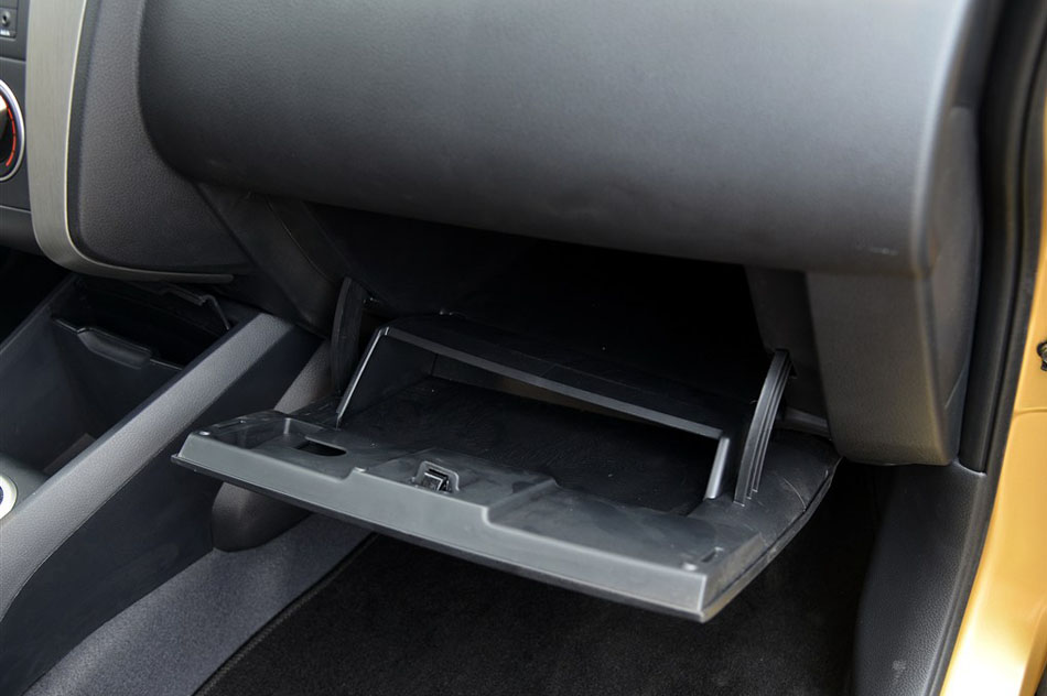 2015款 1.6L 手动北斗导航版 内饰