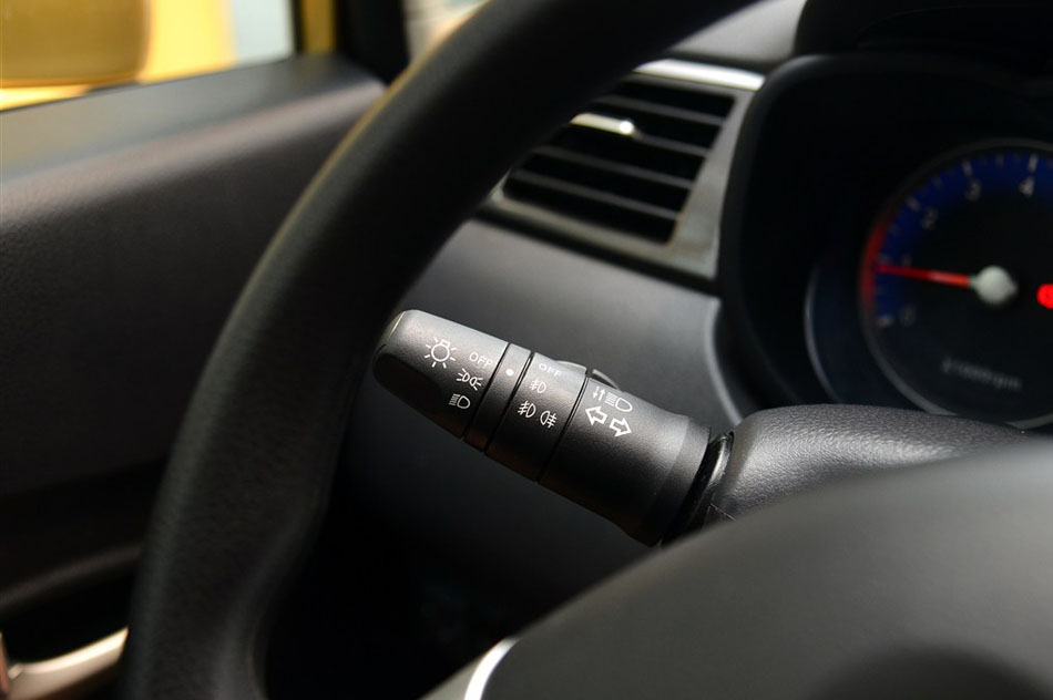 2015款 1.6L 手动北斗导航版 内饰