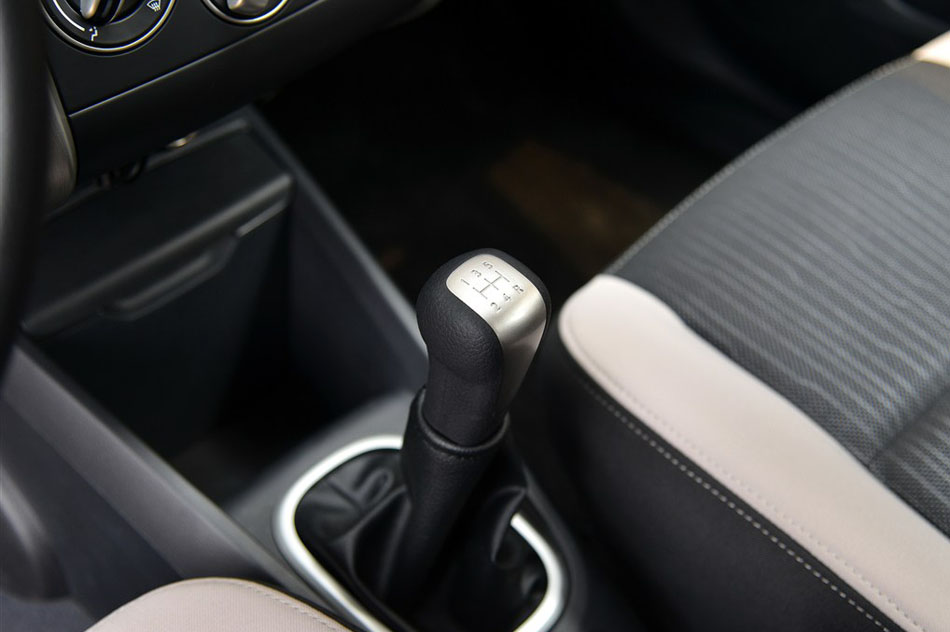 2015款 1.6L 手动北斗导航版 内饰