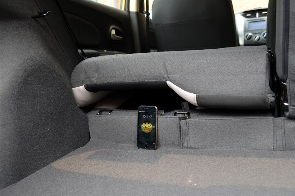 2015款 1.6L 手动北斗导航版 座椅空间