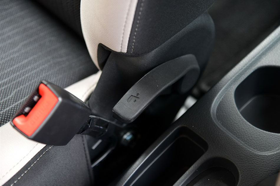 2015款 1.6L 手动北斗导航版 座椅空间