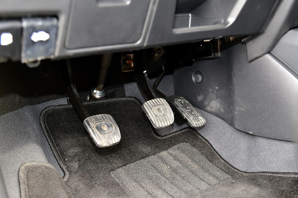 2015款 1.6L 手动北斗导航版 座椅空间