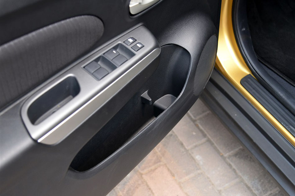 2015款 1.6L 手动北斗导航版 座椅空间