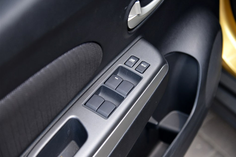 2015款 1.6L 手动北斗导航版 座椅空间