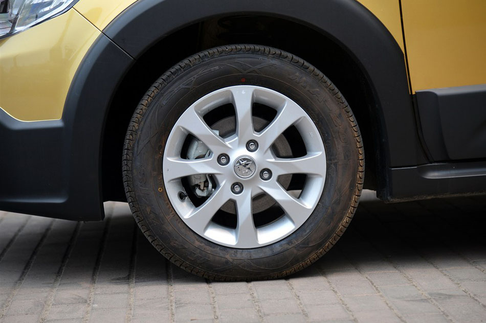 2015款 1.6L 手动北斗导航版 细节