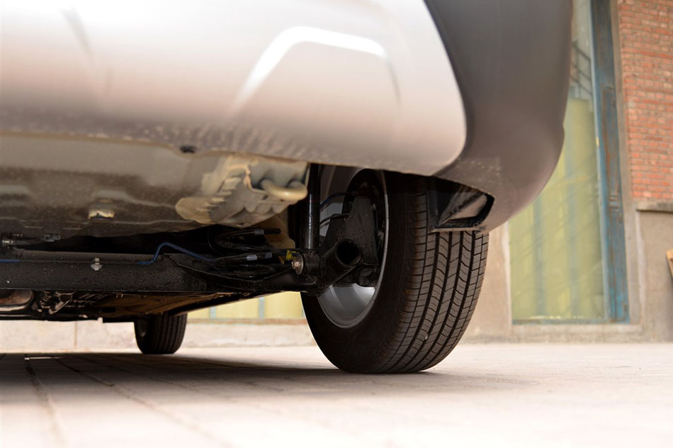 2015款 1.6L 手动北斗导航版 引擎底盘