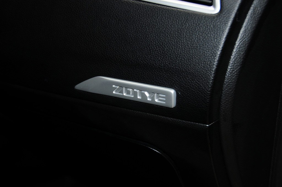 2013款 MT两驱豪华型 内饰