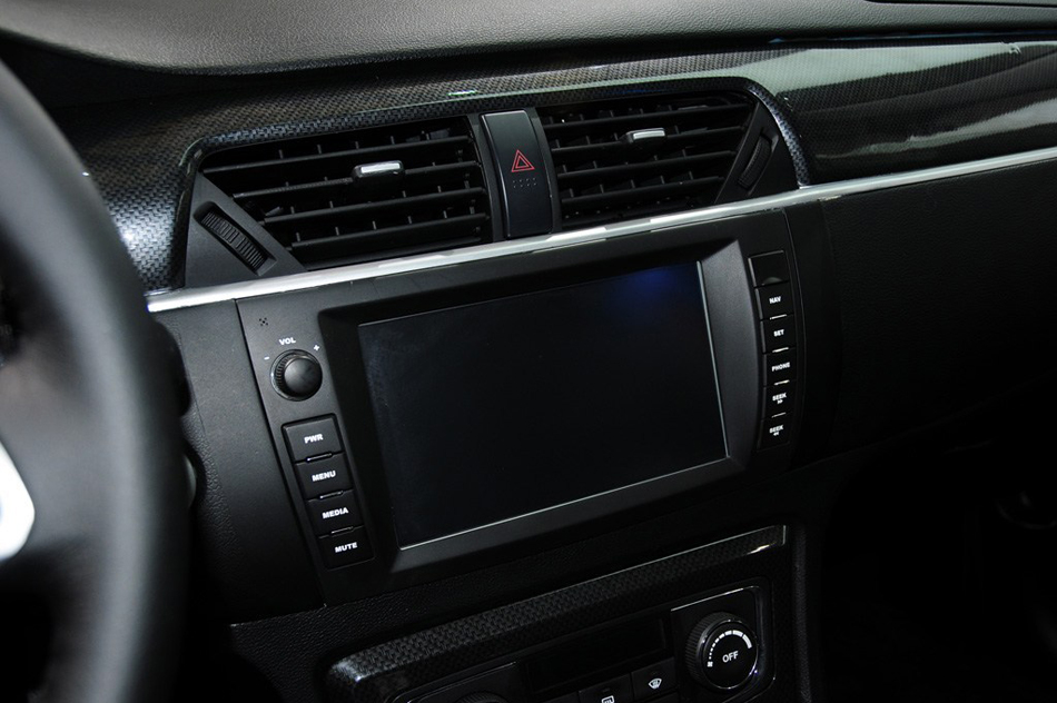 2013款 MT两驱豪华型 内饰