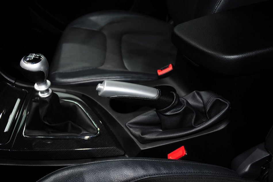 2013款 MT两驱豪华型 内饰