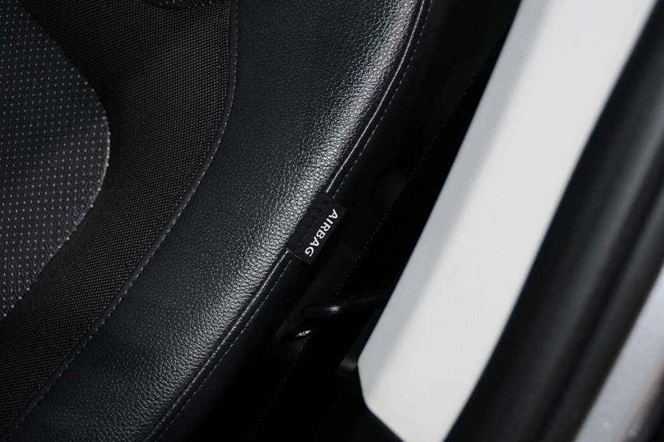 2013款 MT两驱豪华型 座椅空间