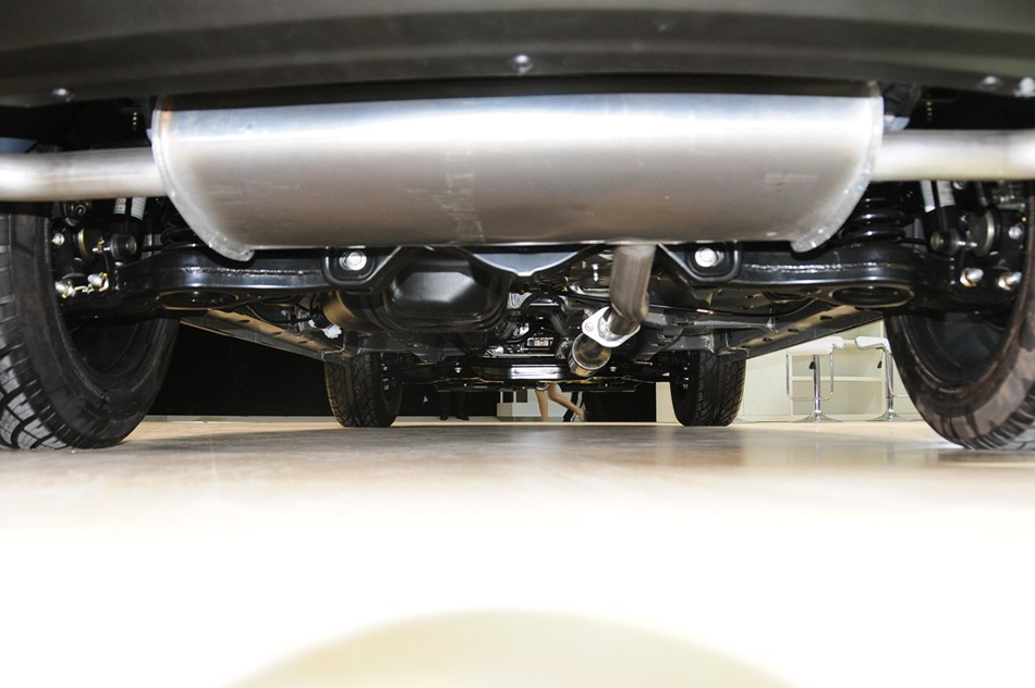 2013款 MT两驱豪华型 引擎底盘