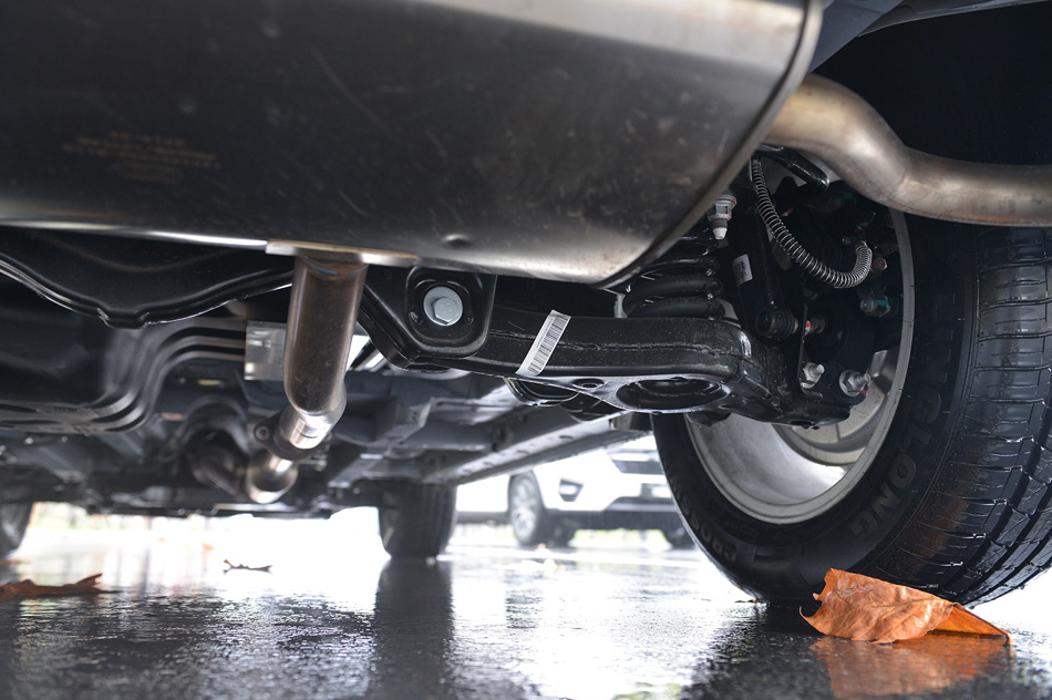 2019款 1.5T 自动尊贵型 引擎底盘