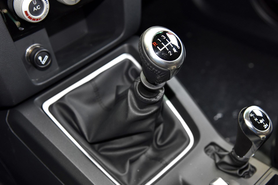 2018款 40L 2.0T 手动柴油四驱尊贵版 内饰