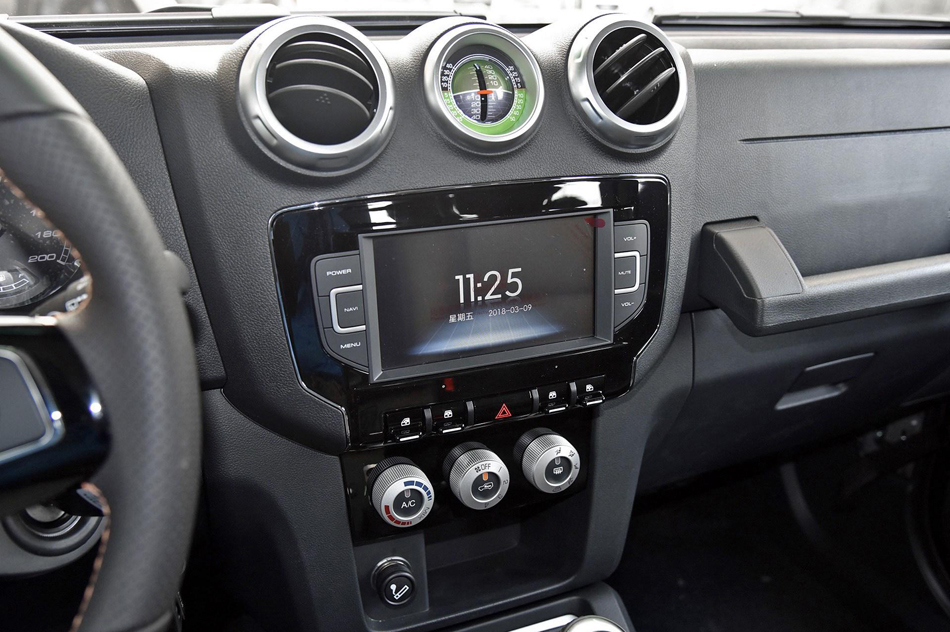 2018款 40L 2.0T 手动柴油四驱尊贵版 内饰