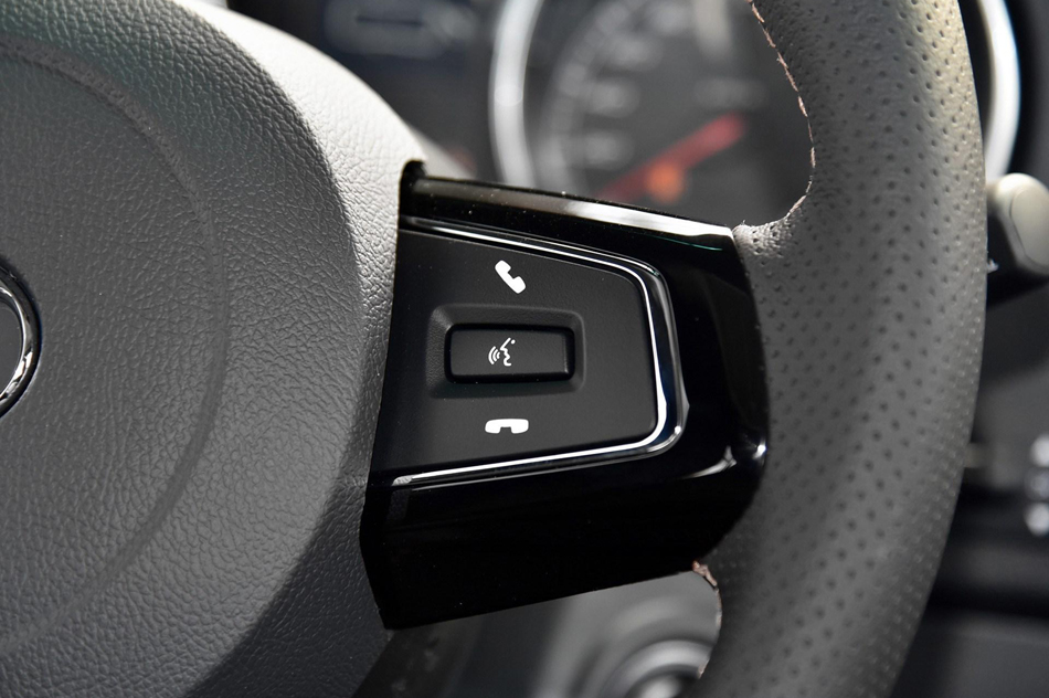 2018款 40L 2.0T 手动柴油四驱尊贵版 内饰