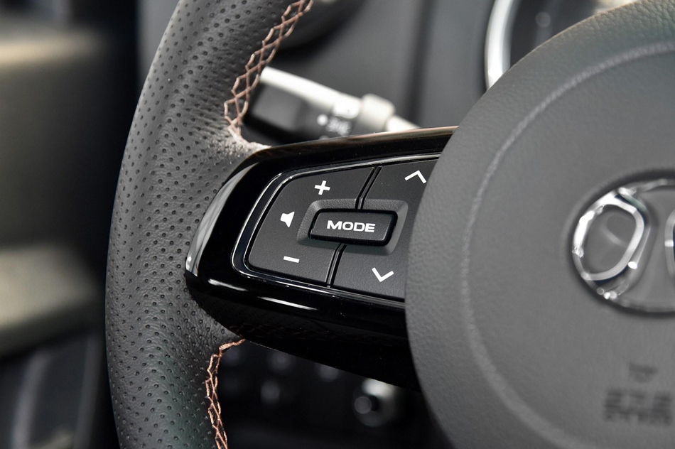 2018款 40L 2.0T 手动柴油四驱尊贵版 内饰