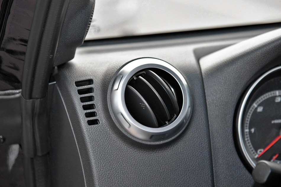 2018款 40L 2.0T 手动柴油四驱尊贵版 内饰