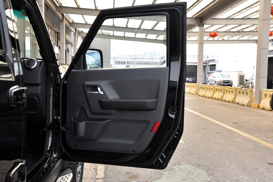 2018款 40L 2.0T 手动柴油四驱尊贵版 座椅空间